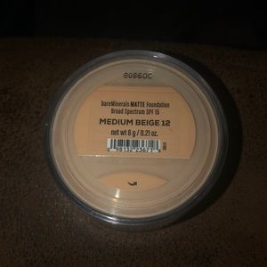 bareMinerals Makeup - NWT Bare Minerals Matte Foundation bareMinerals Makeup - NWT Bare Minerals Matte Foundation